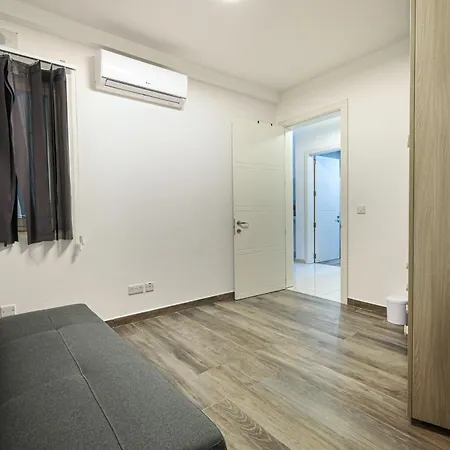 Spacious 2bd With Large Front Balcony & Country Views - Close To Sea San Pawl il-Baħar