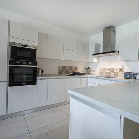 Spacious 2bd With Large Front Balcony & Country Views - Close To Sea Apartmán St. Paul's Bay